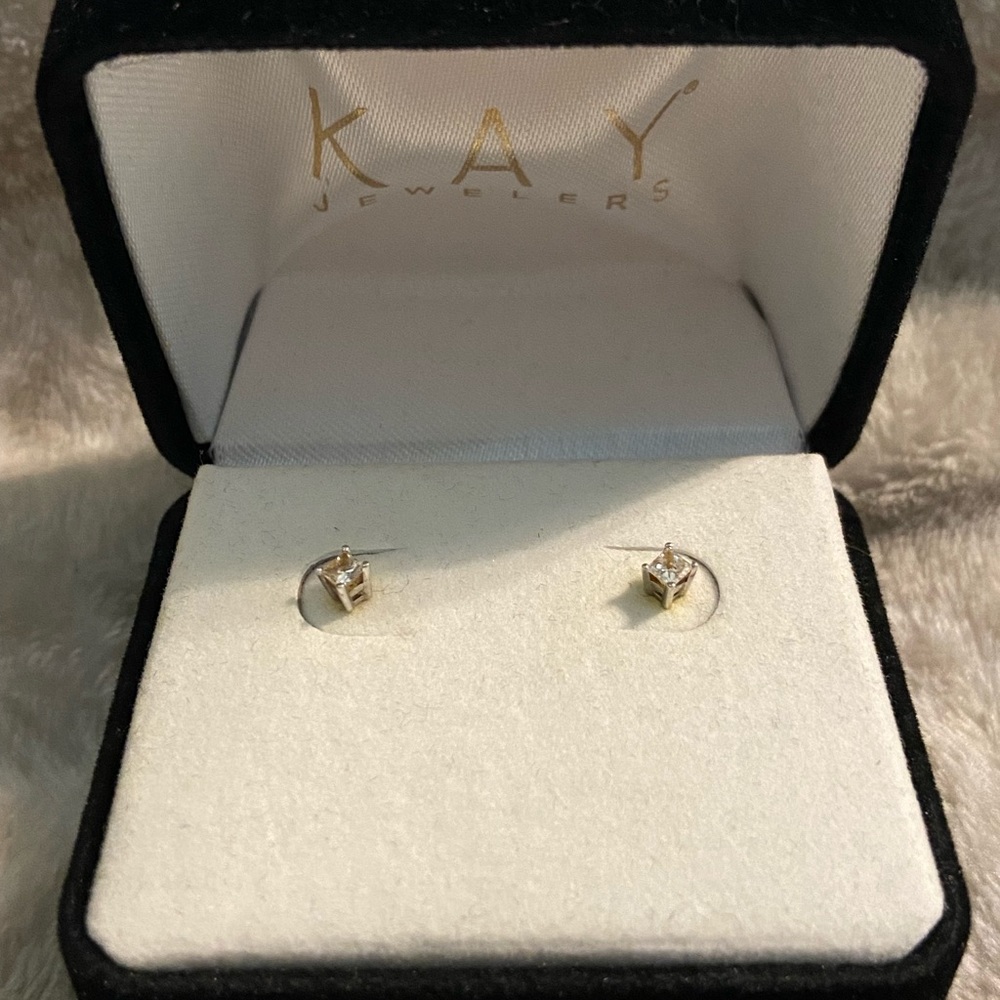 Kay Jewlers 1/10 princess cut diamond studs
